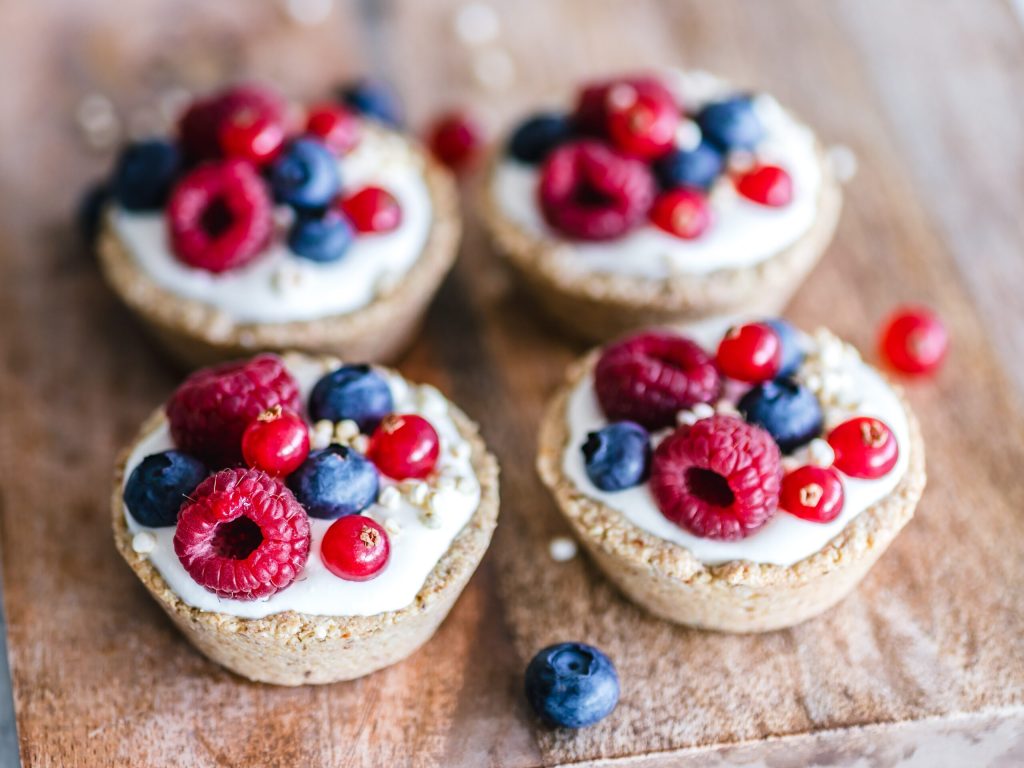 Tartellette con crema al mascarpone e  ai frutti di bosco