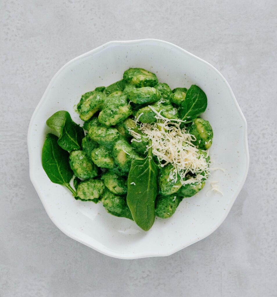 Gnocchi con pesto di spinaci