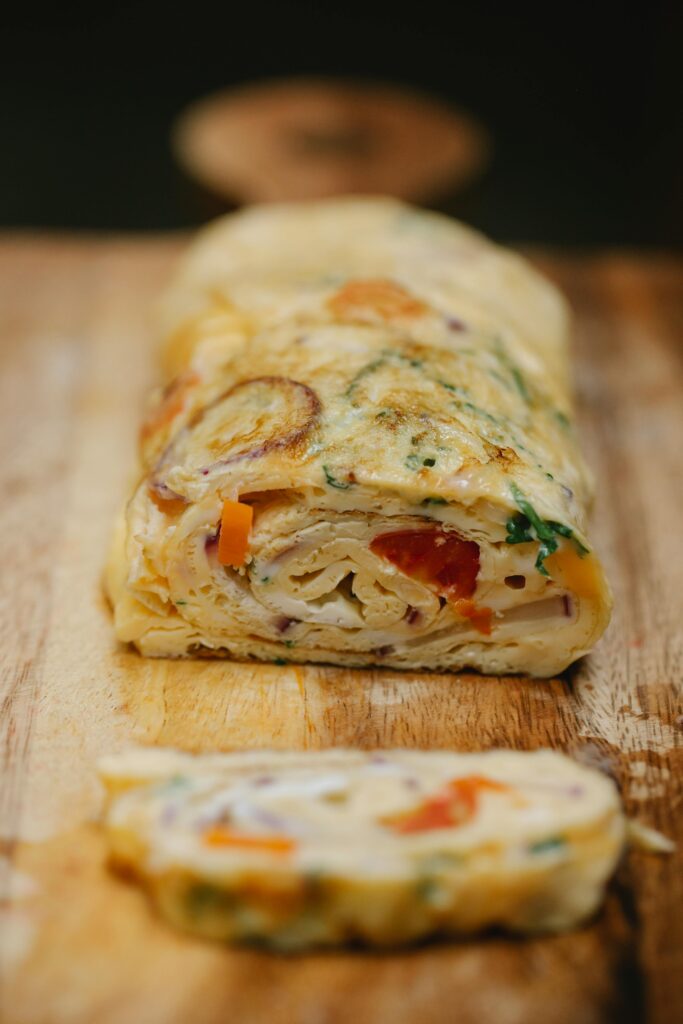 Rotolo di frittata alle verdure e scamorza